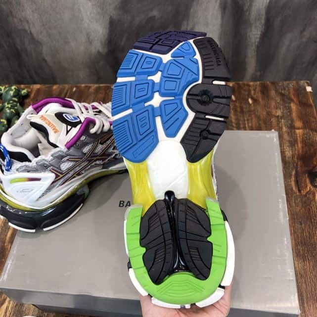 Ba*len*cia*ga men's runner trainers in grey - bb207