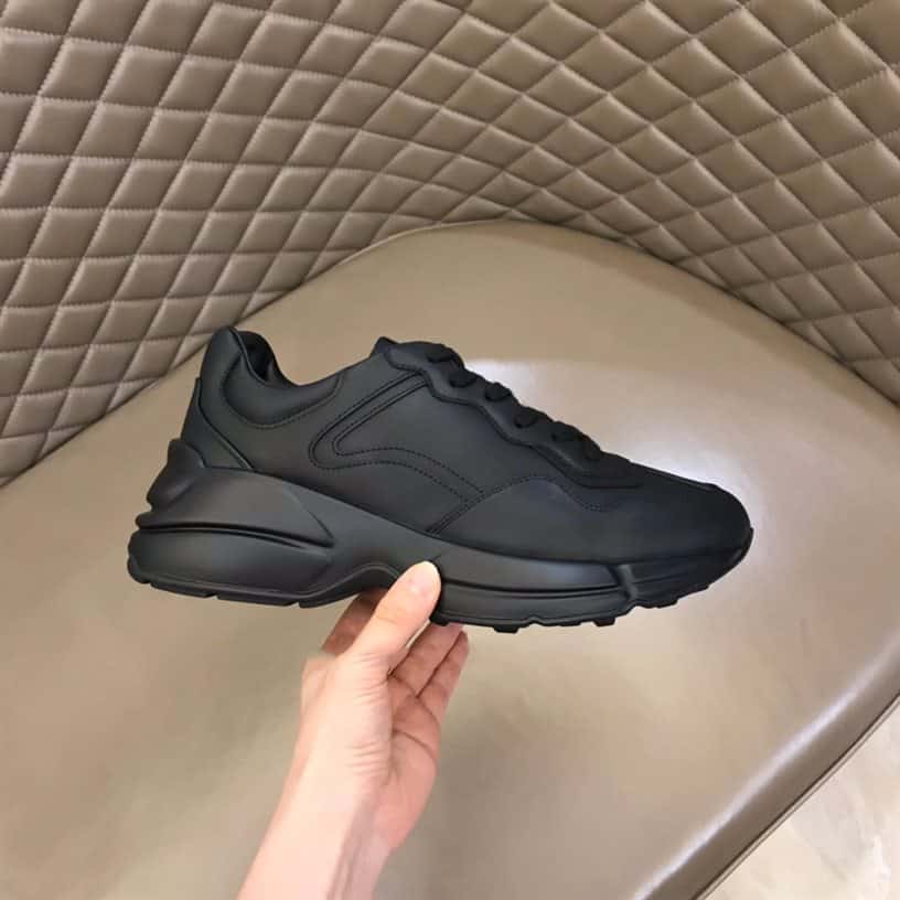 G*u*i rhyton low top sneakers in black and white – gc125