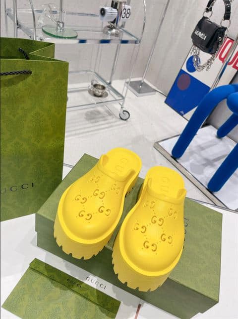 G*u*i wonmen's platform perforated g sandal - sdg012