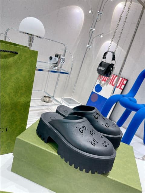 G*u*i wonmen's platform perforated g sandal - sdg013