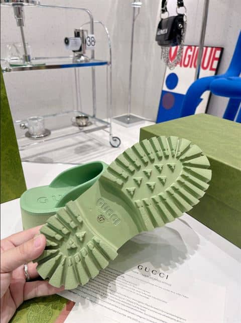 G*u*i wonmen's platform perforated g sandal - sdg019