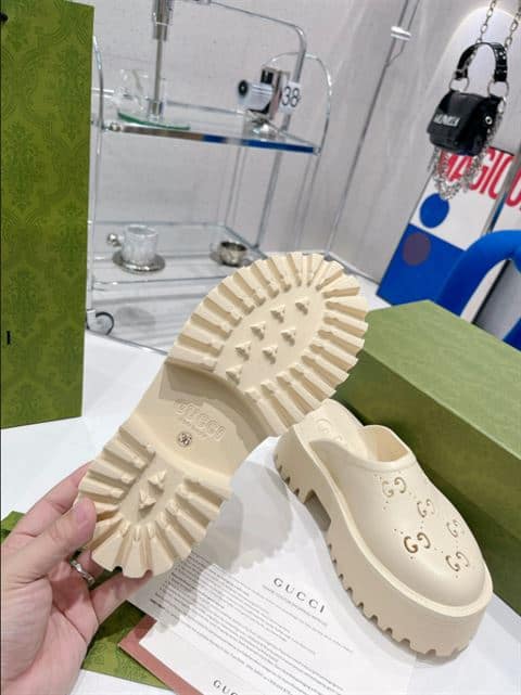 G*u*i wonmen's platform perforated g sandal - sdg020