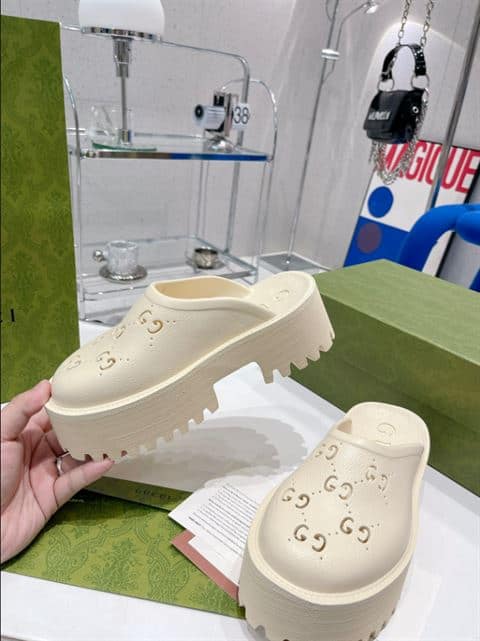 G*u*i wonmen's platform perforated g sandal - sdg020