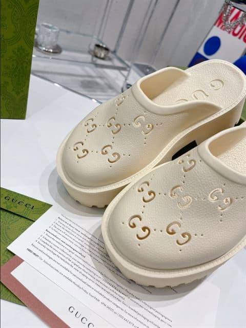 G*u*i wonmen's platform perforated g sandal - sdg020