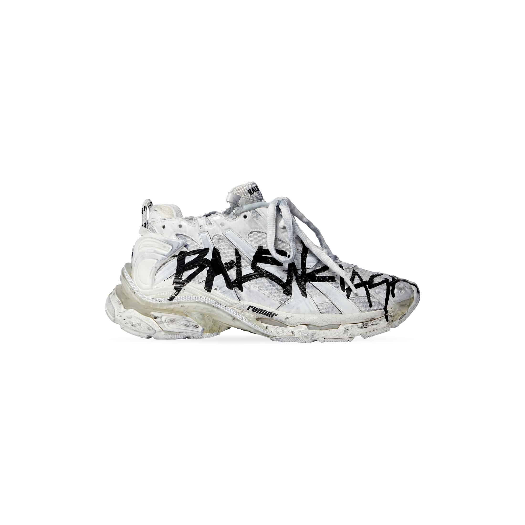 Ba*len*cia*ga men's runner graffiti trainers - bb218