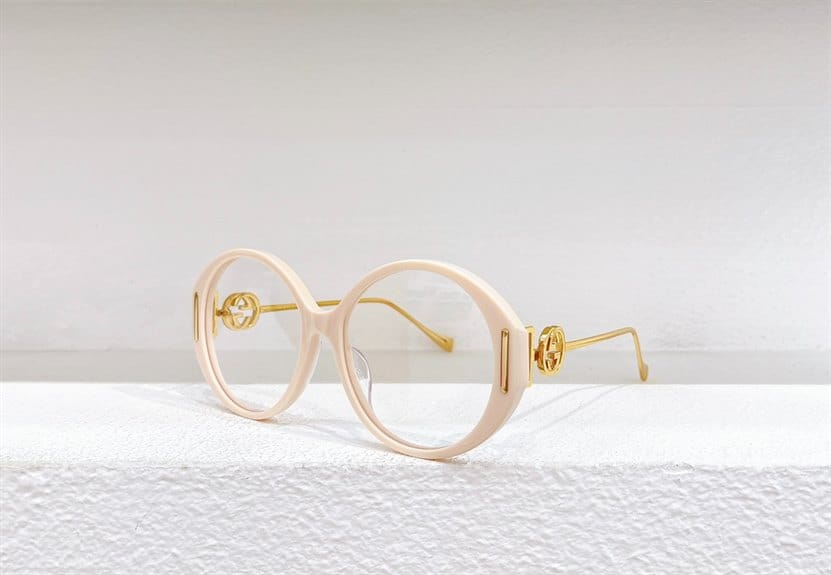 G*u*i sunglasses - gst24