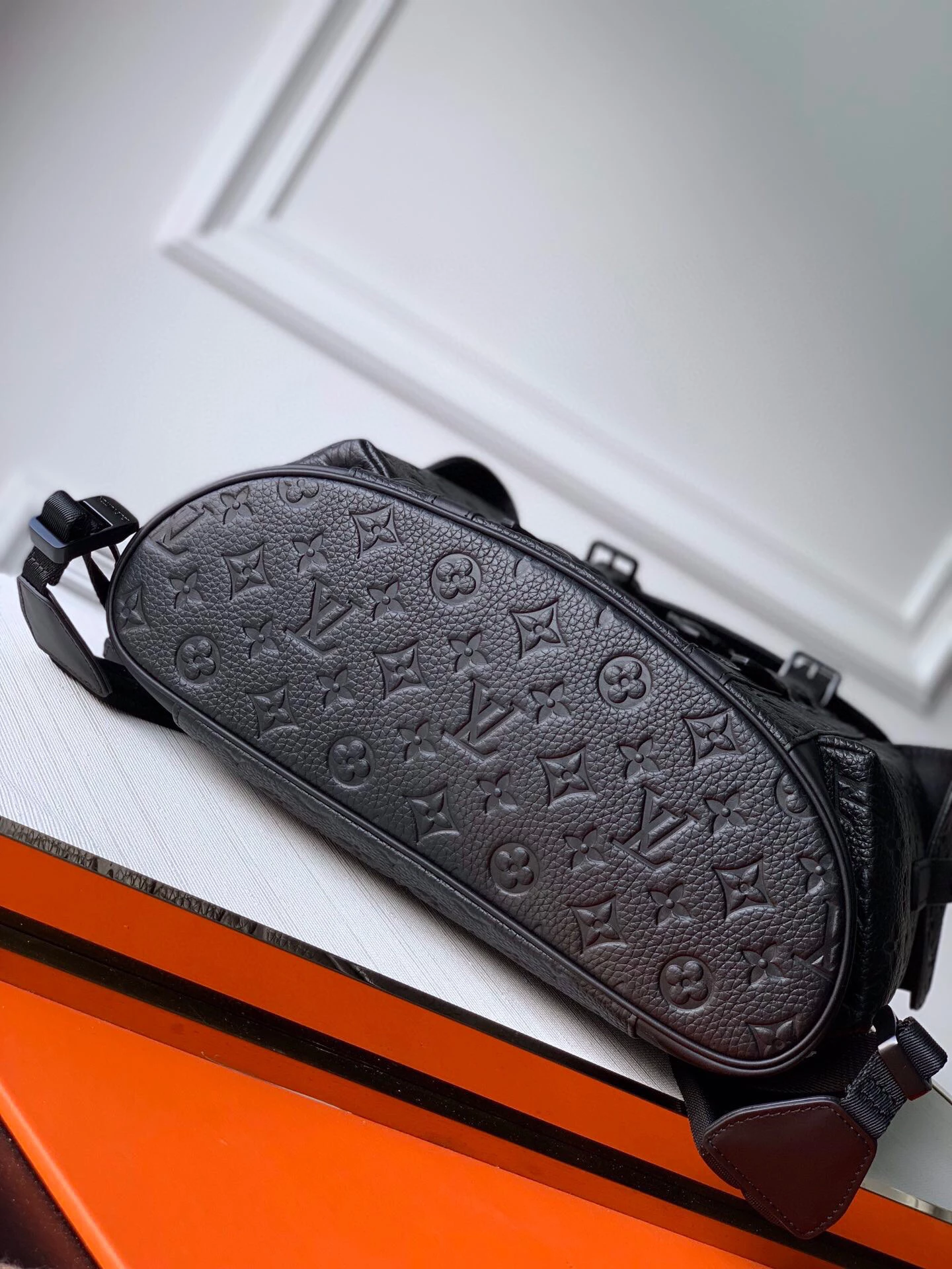 l0*is V*t0n christopher mm - lbv373