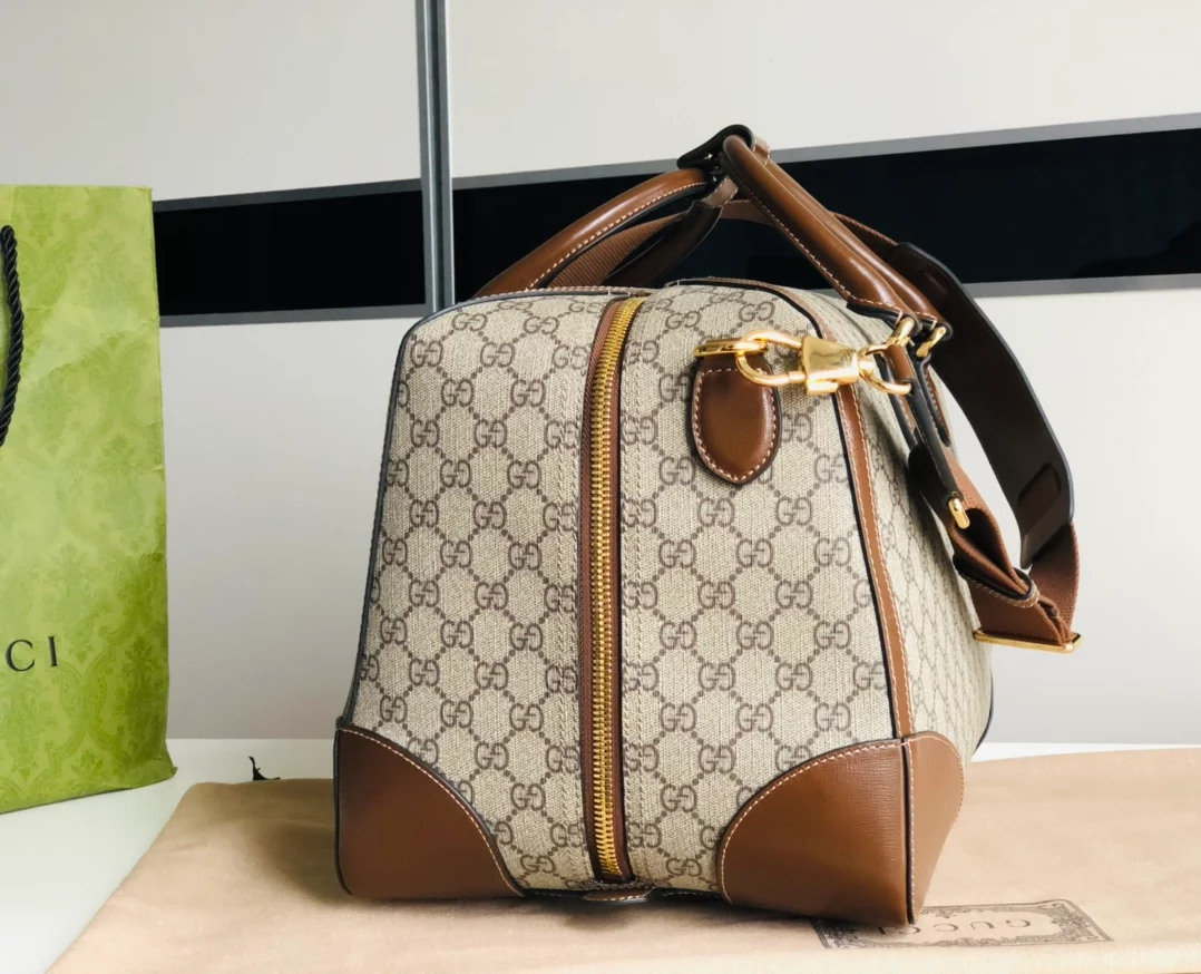 DUFFLE BAG WITH INTERLOCKING G - GBC082