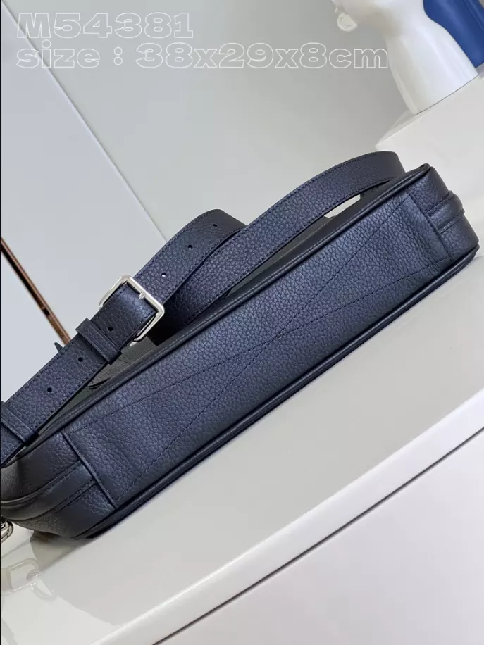 l0*is V*t0n armand briefcase - lbv395