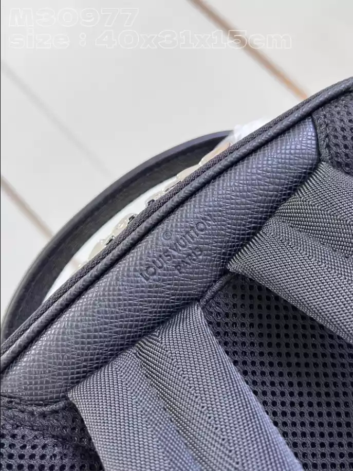 l0*is V*t0n avenue backpack - lbv376