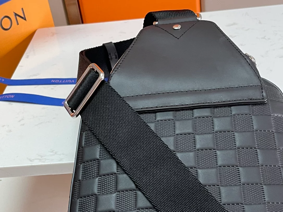 l0*is V*t0n avenue slingbag - lbv414