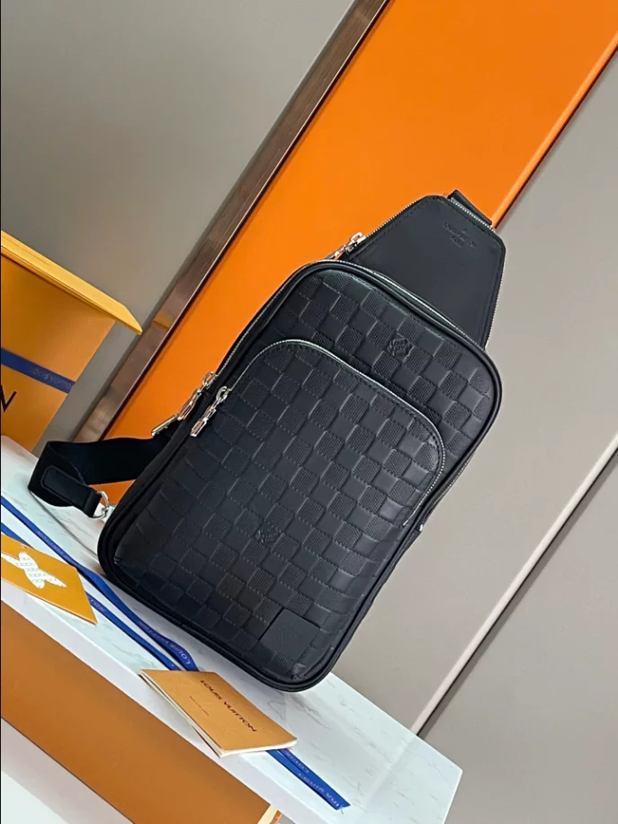 l0*is V*t0n avenue slingbag - lbv414