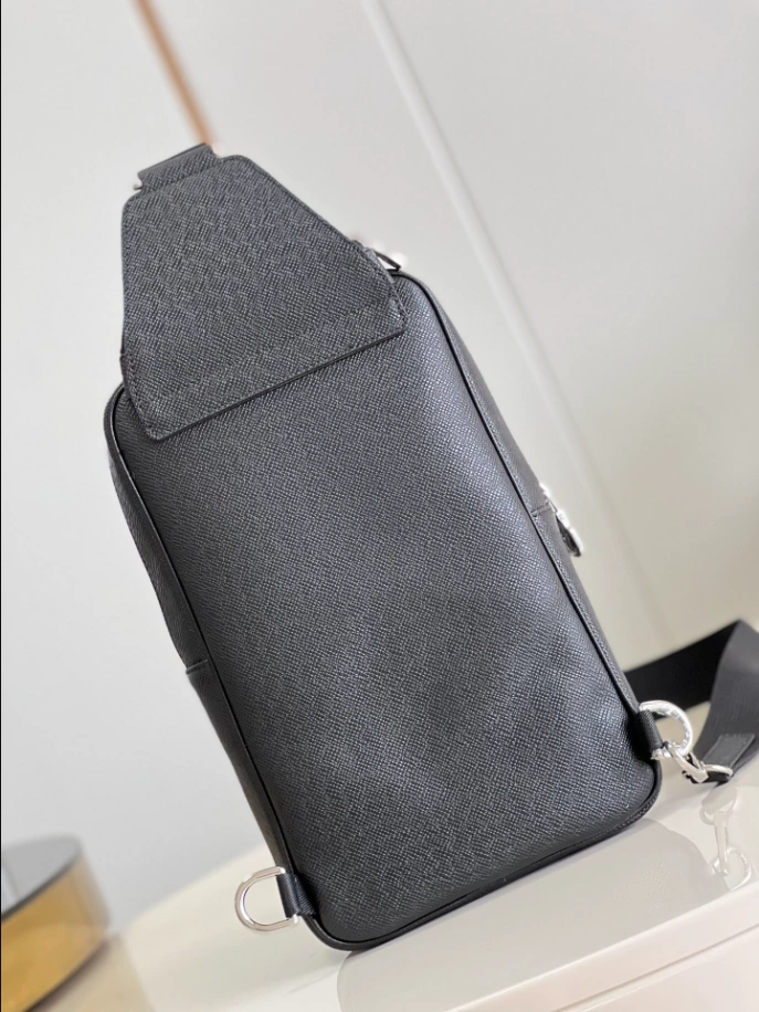 l0*is V*t0n avenue slingbag - lbv417