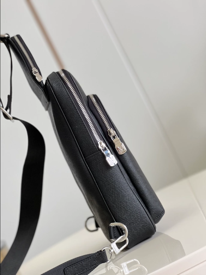 l0*is V*t0n avenue slingbag - lbv417