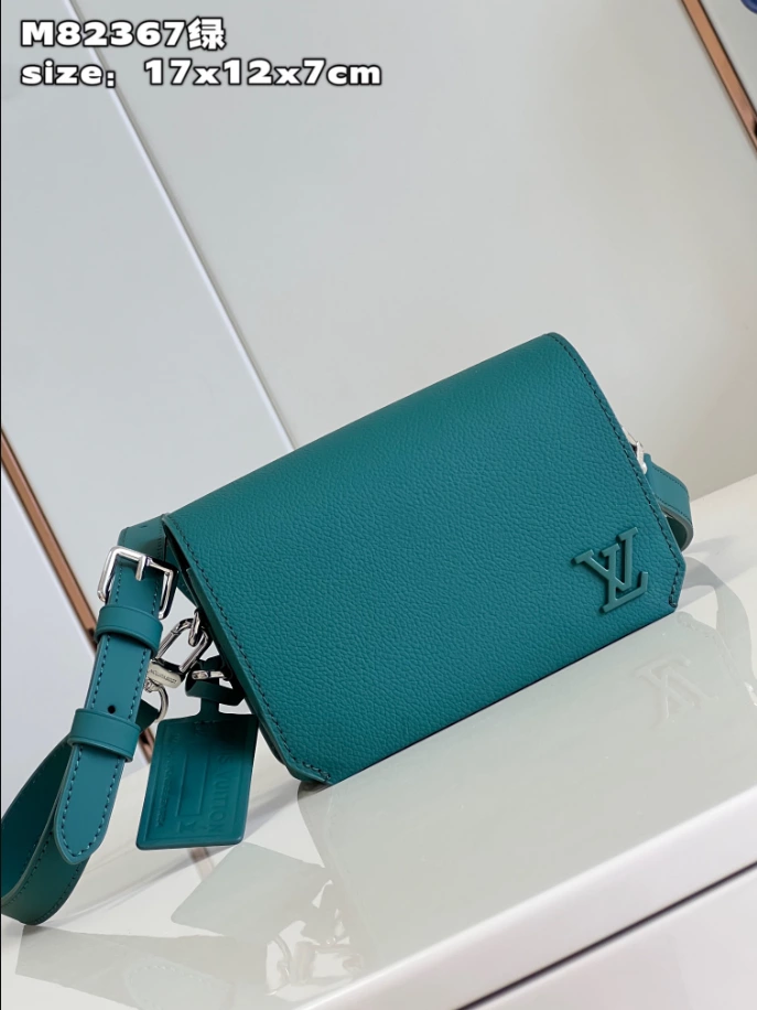 l0*is V*t0n fastline wearable wallet - rrg070