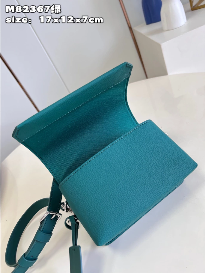 l0*is V*t0n fastline wearable wallet - rrg070