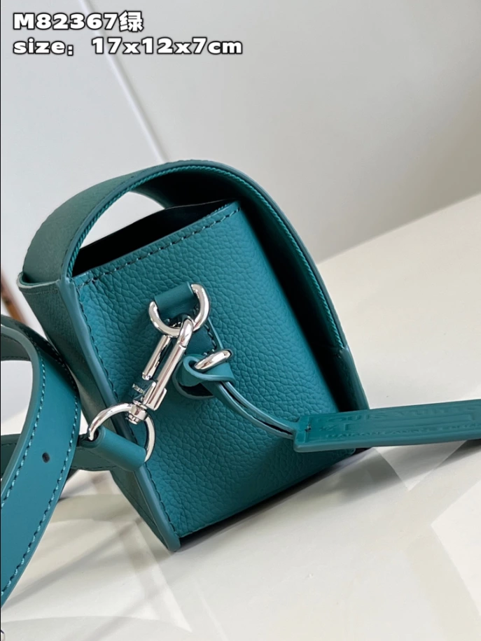 l0*is V*t0n fastline wearable wallet - rrg070