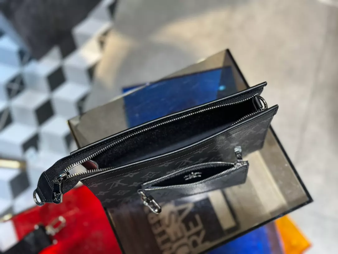 l0*is V*t0n gaston wearable wallet - rrg071