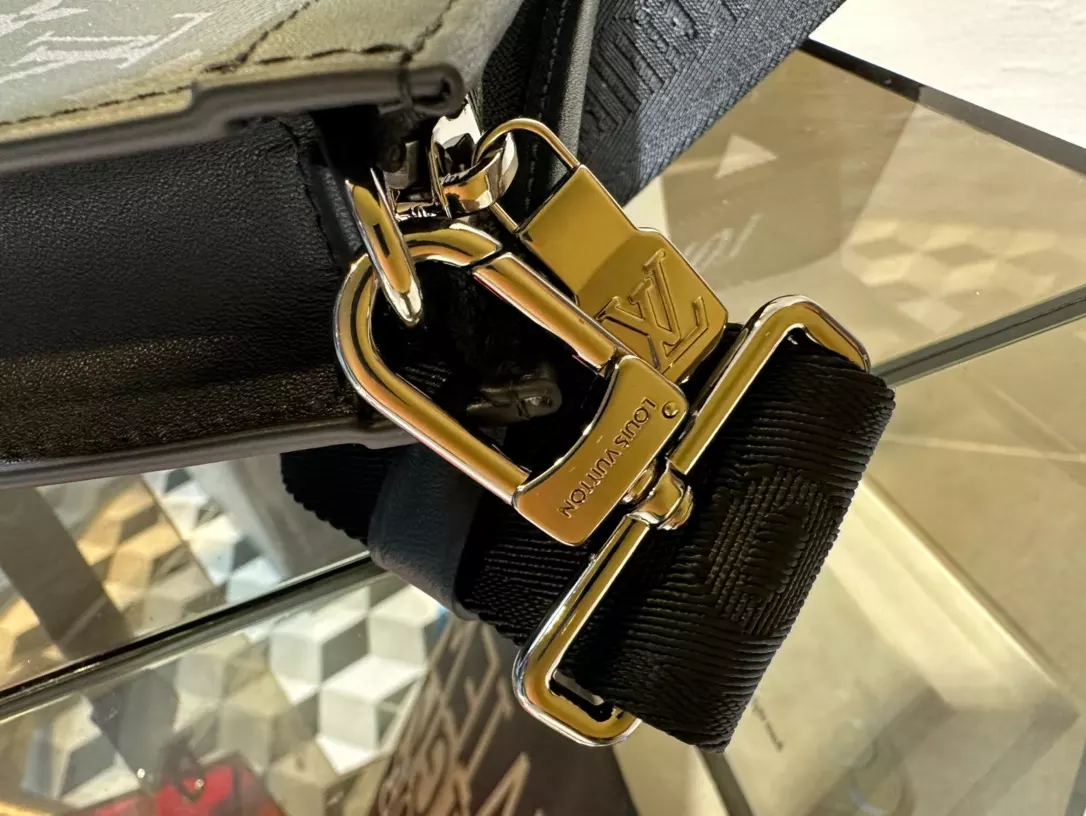 l0*is V*t0n gaston wearable wallet - rrg071