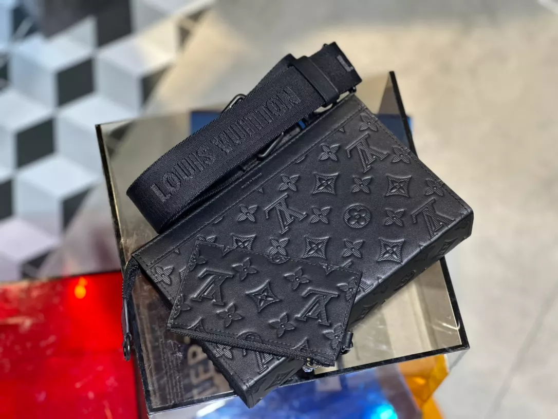 l0*is V*t0n gaston wearable wallet - rrg072