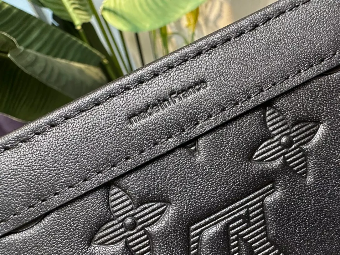 l0*is V*t0n gaston wearable wallet - rrg072