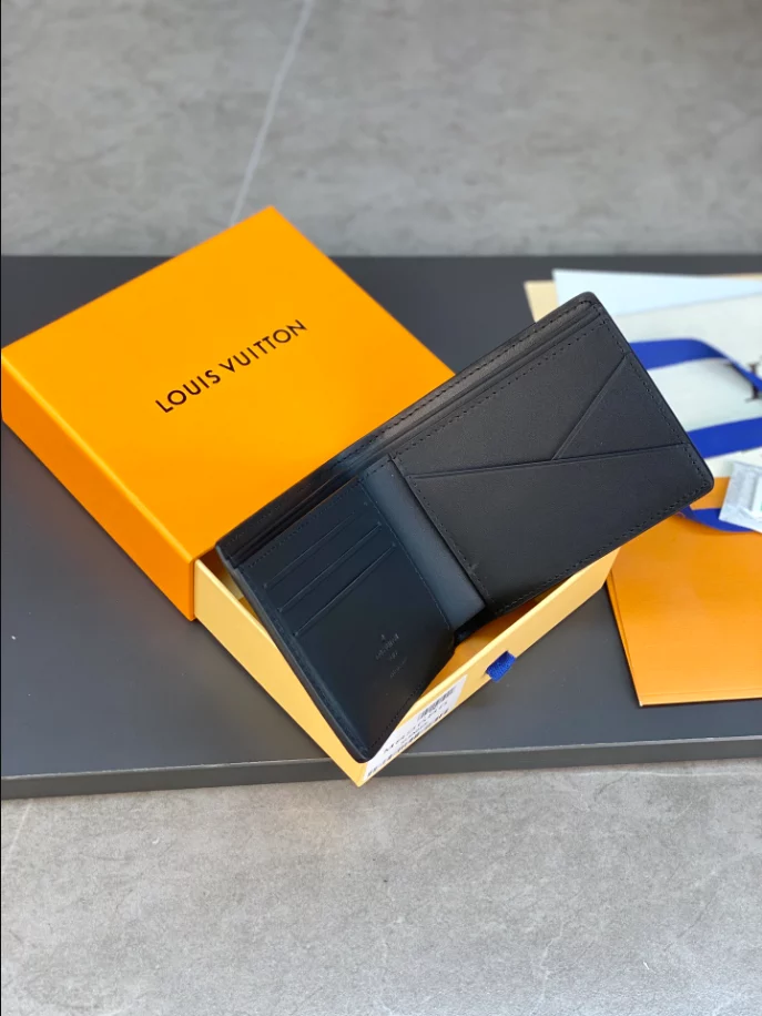 l0*is V*t0n slender wallet - lbv399