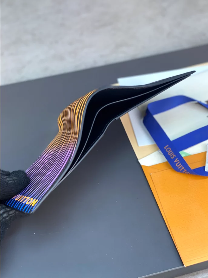 l0*is V*t0n slender wallet - lbv399