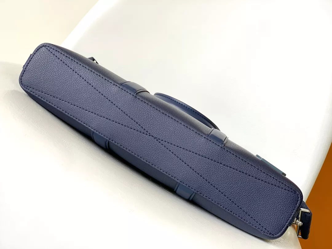 l0*is V*t0n takeoff briefcase - lbv393