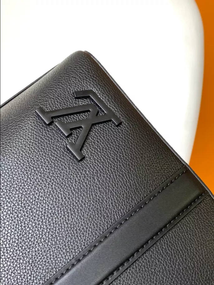 l0*is V*t0n takeoff briefcase - lbv394