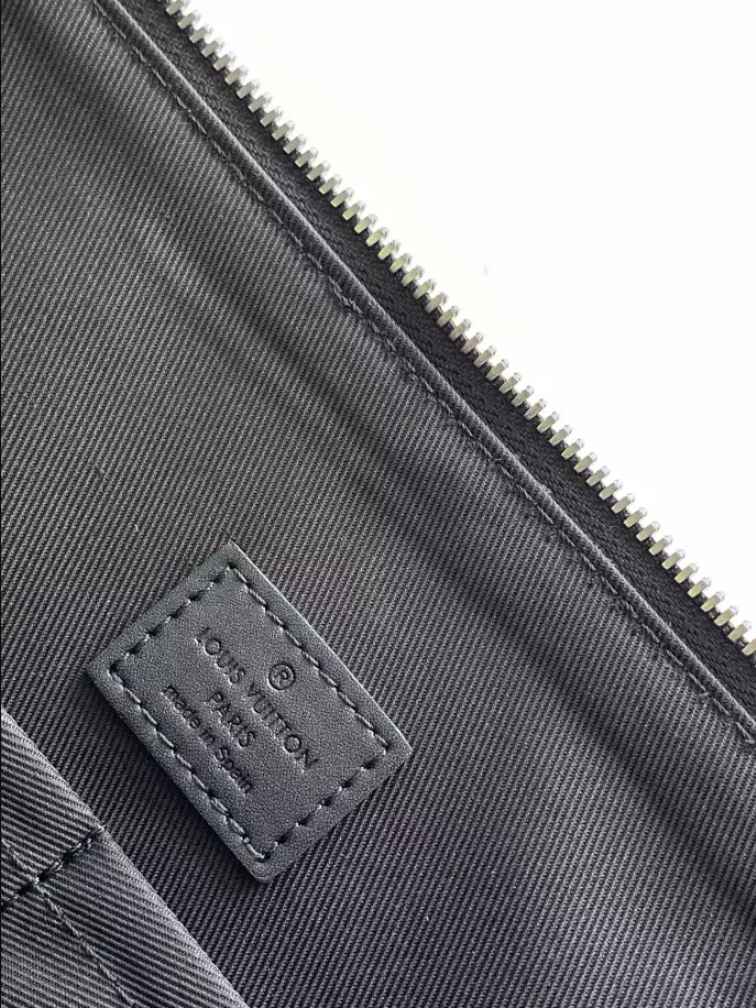 l0*is V*t0n takeoff briefcase - lbv394