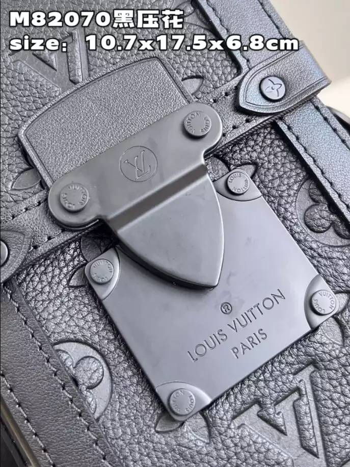 l0*is V*t0n vertical trunk wearable wallet - rrg063