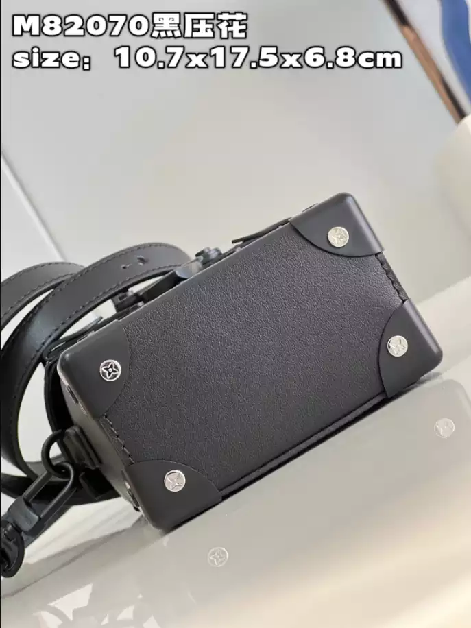 l0*is V*t0n vertical trunk wearable wallet - rrg063