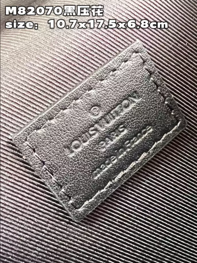 l0*is V*t0n vertical trunk wearable wallet - rrg063