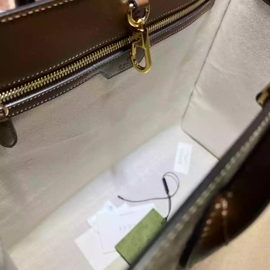 MEDIUM TOTE WITH INTERLOCKING G - GBC051