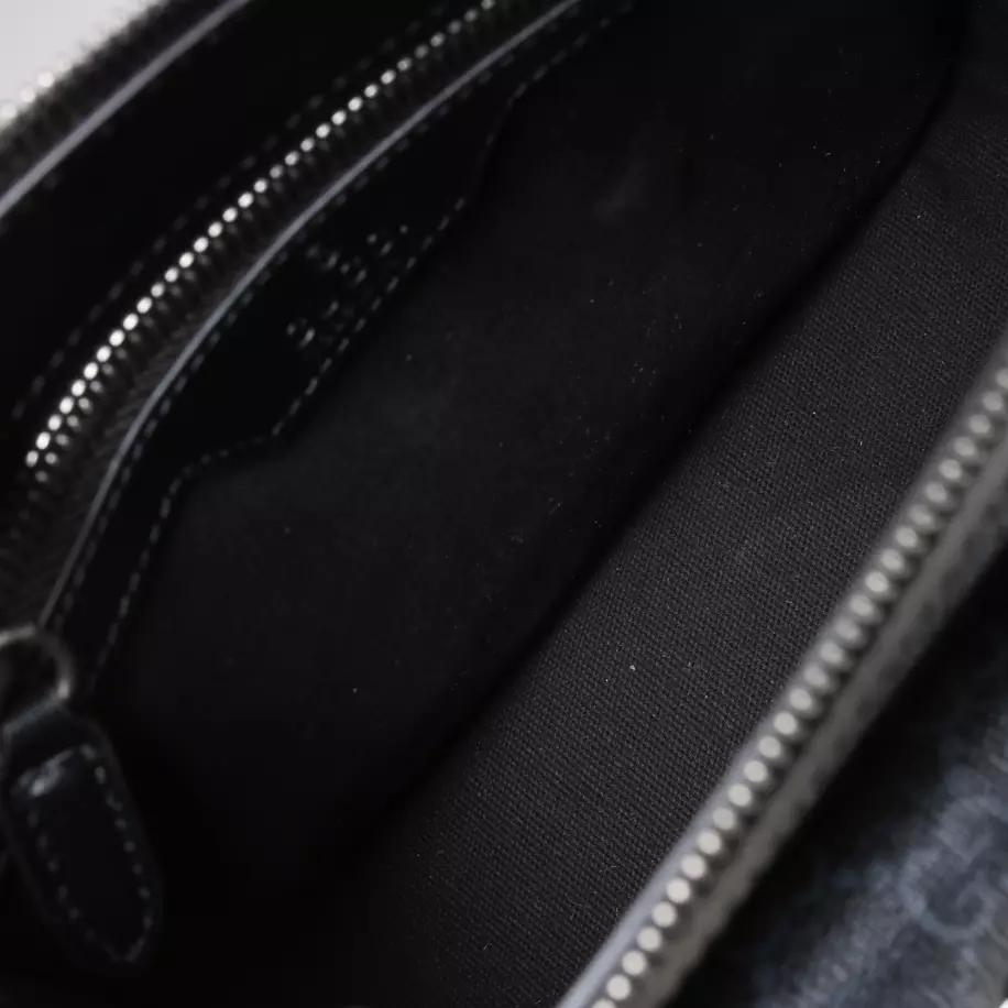 MESSENGER BAG WITH INTERLOCKING G - GBC064