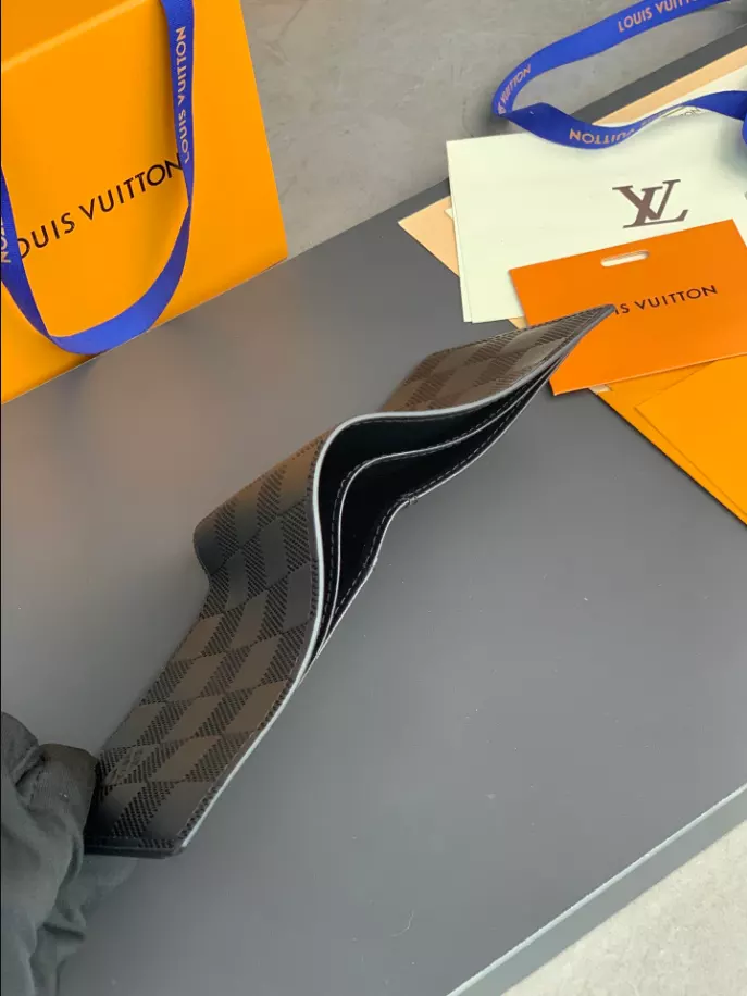 LV MULTIPLE WALLET- RRG084