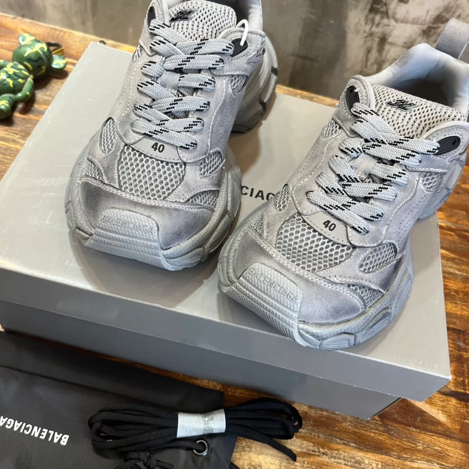 Ba*len*cia*ga men's 3xl sneaker - bb230