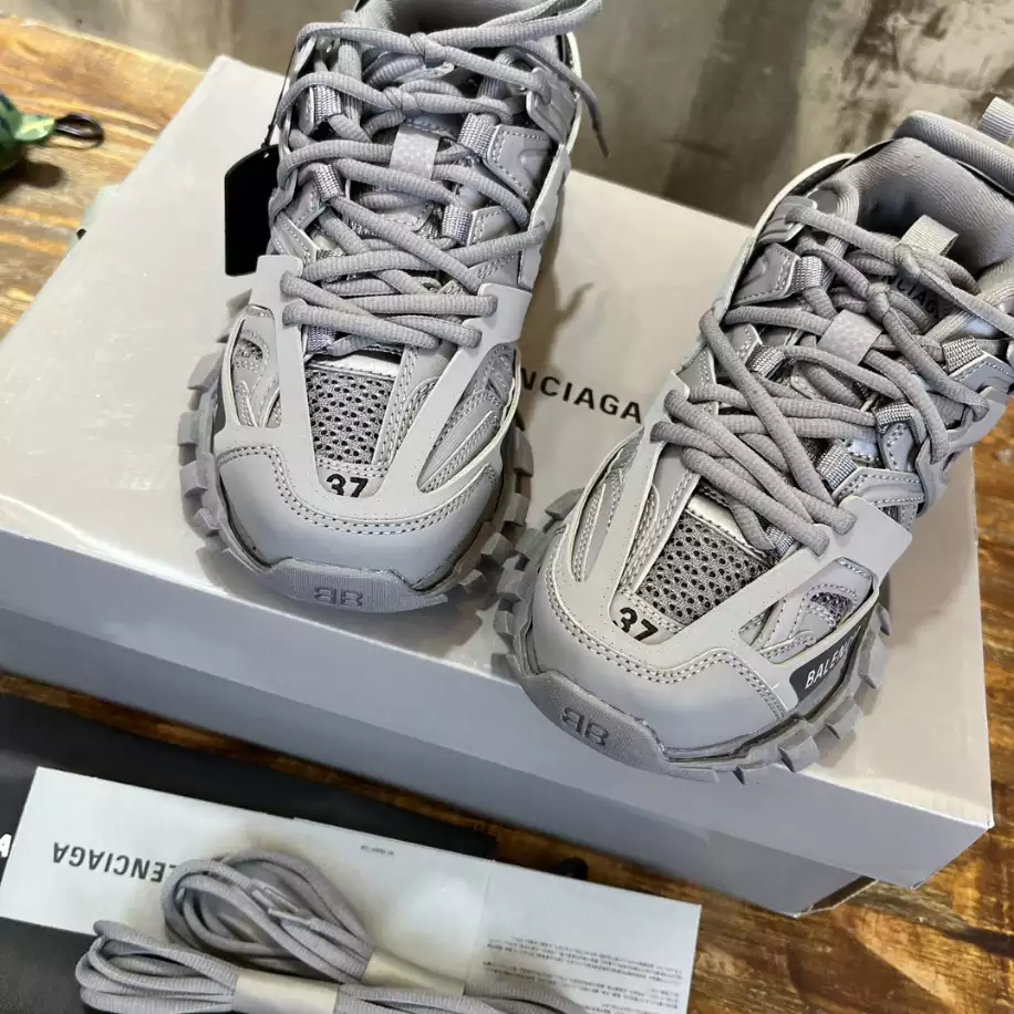 Ba*len*cia*ga track sneaker - bb246