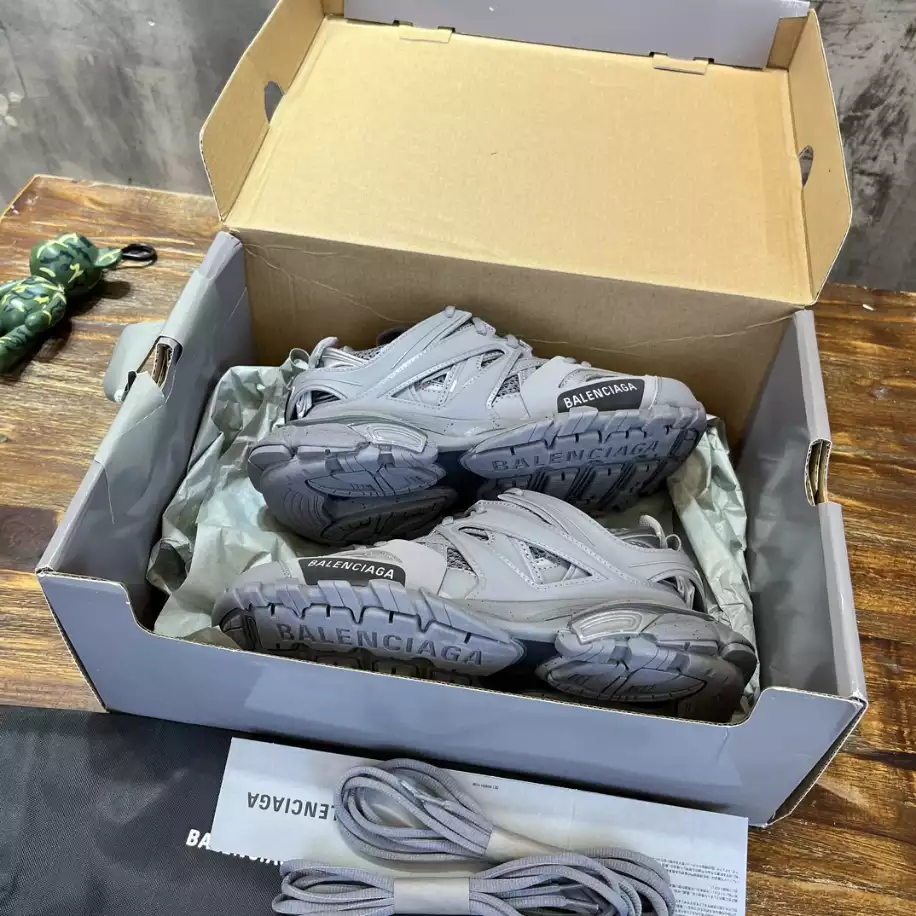 Ba*len*cia*ga track sneaker - bb246