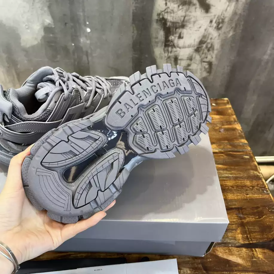 Ba*len*cia*ga track sneaker - bb246