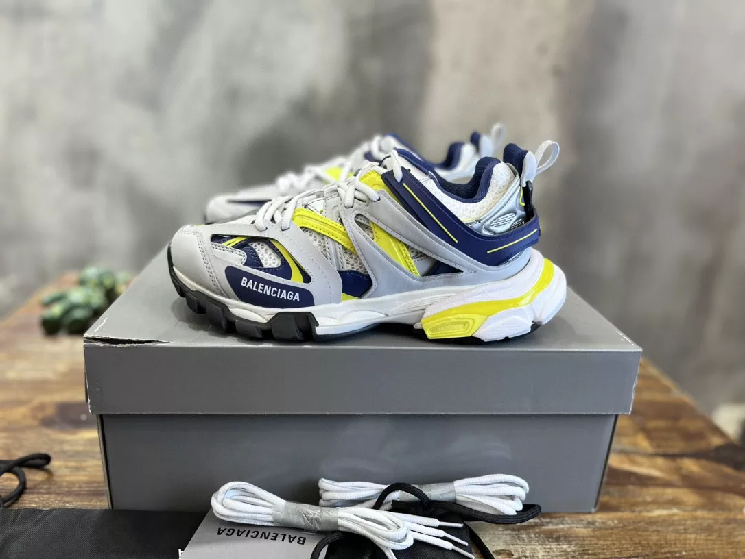 Ba*len*cia*ga track sneaker - bb250