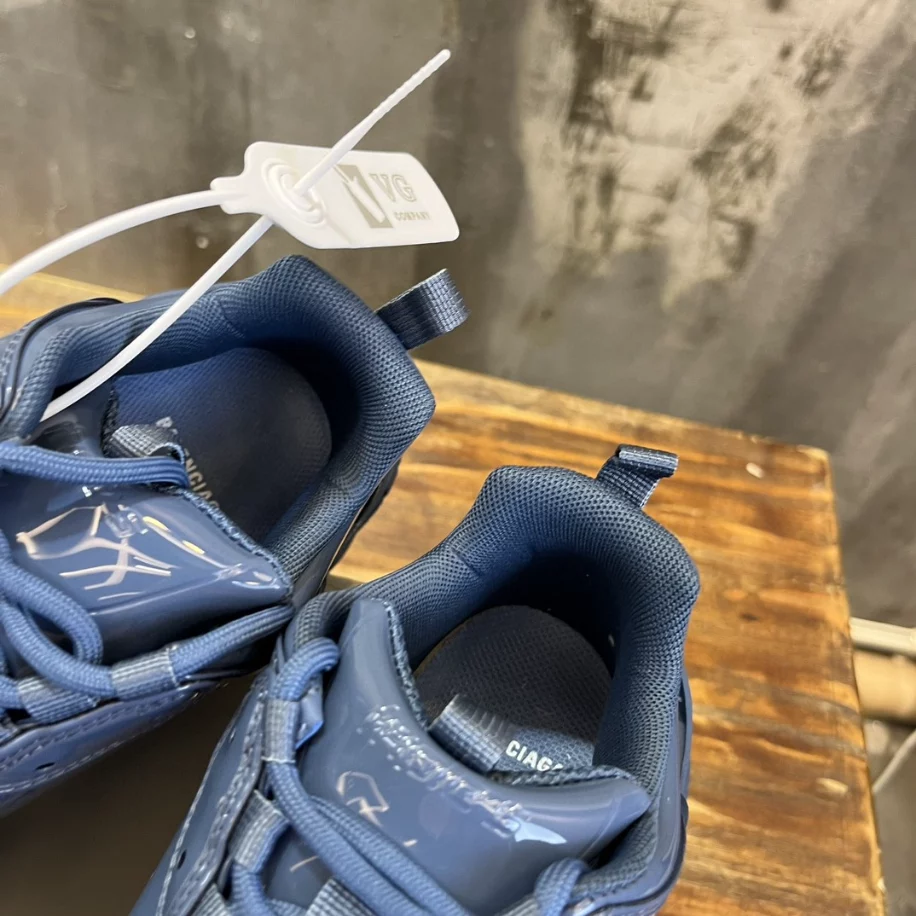 Ba*len*cia*ga triple s sneaker - bb260