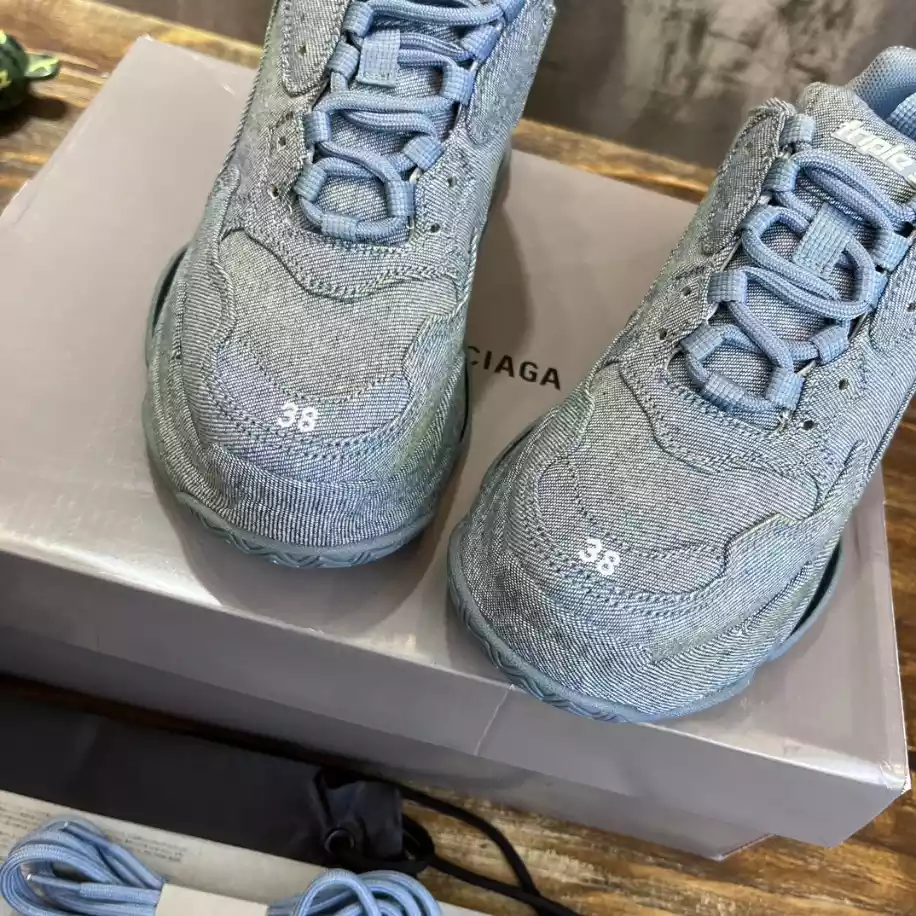 Ba*len*cia*ga women's triple s sneaker denim in blue - bb255