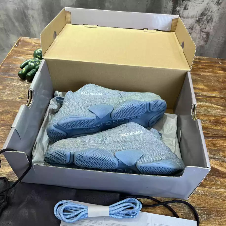 Ba*len*cia*ga women's triple s sneaker denim in blue - bb255