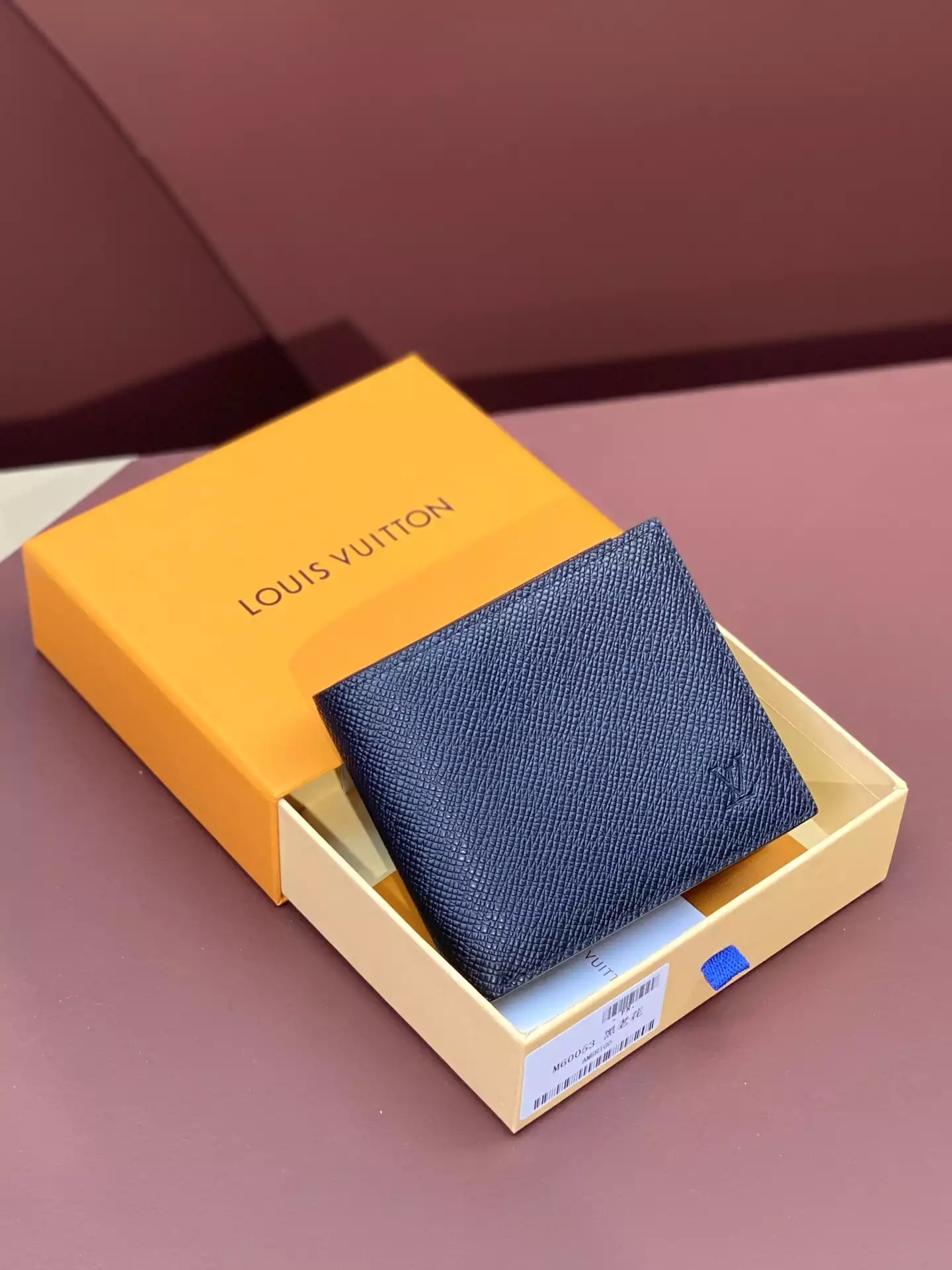LV AMERIGO WALLET TAIGA LEATHER - RRG095