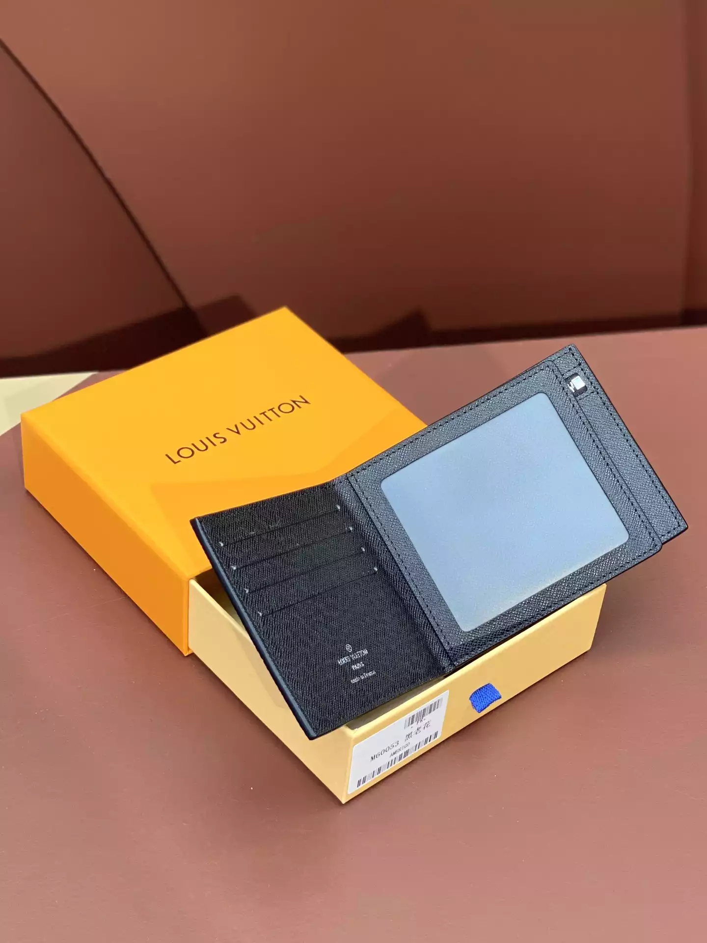 LV AMERIGO WALLET TAIGA LEATHER - RRG095