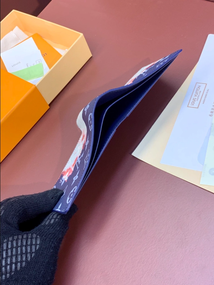 LV MULTIPLE WALLET- RRG082