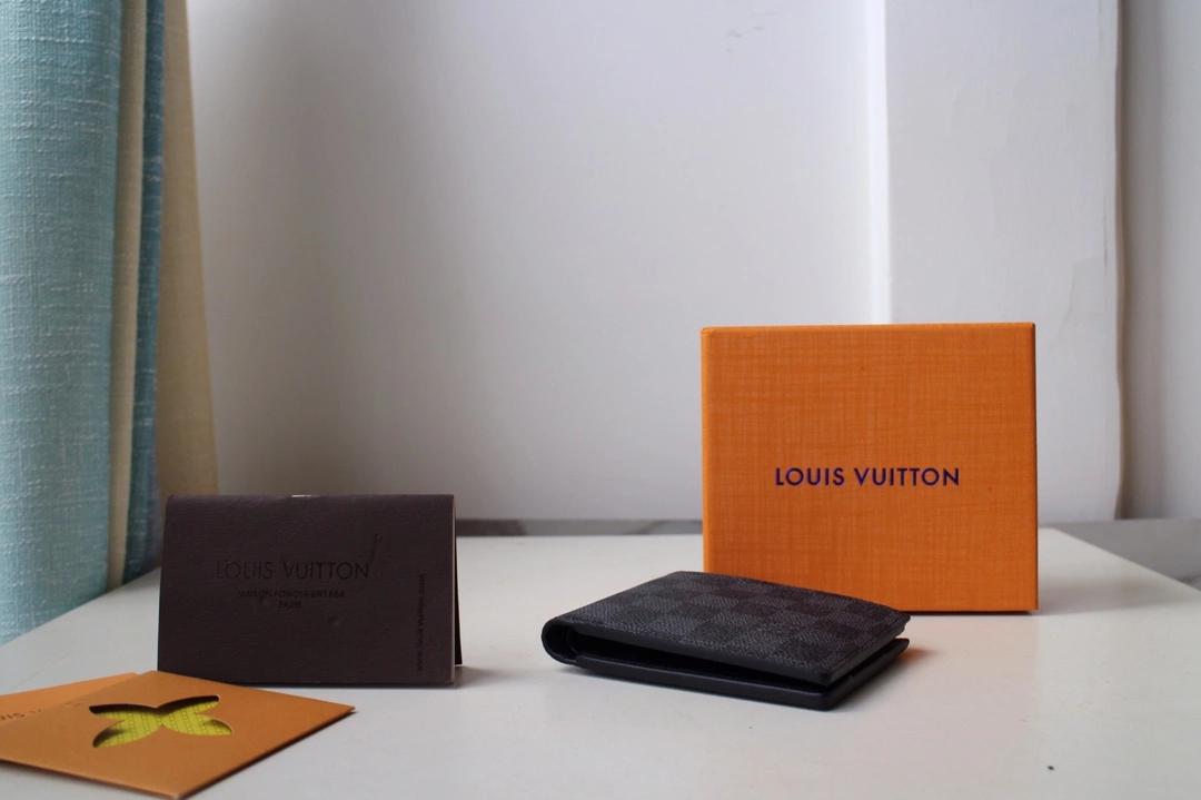 LV MULTIPLE WALLET- RRG083