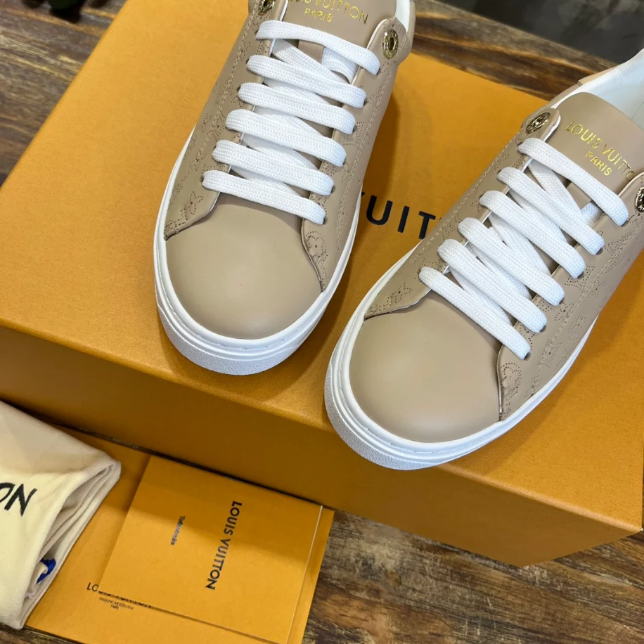 LV TIME OUT SNEAKER