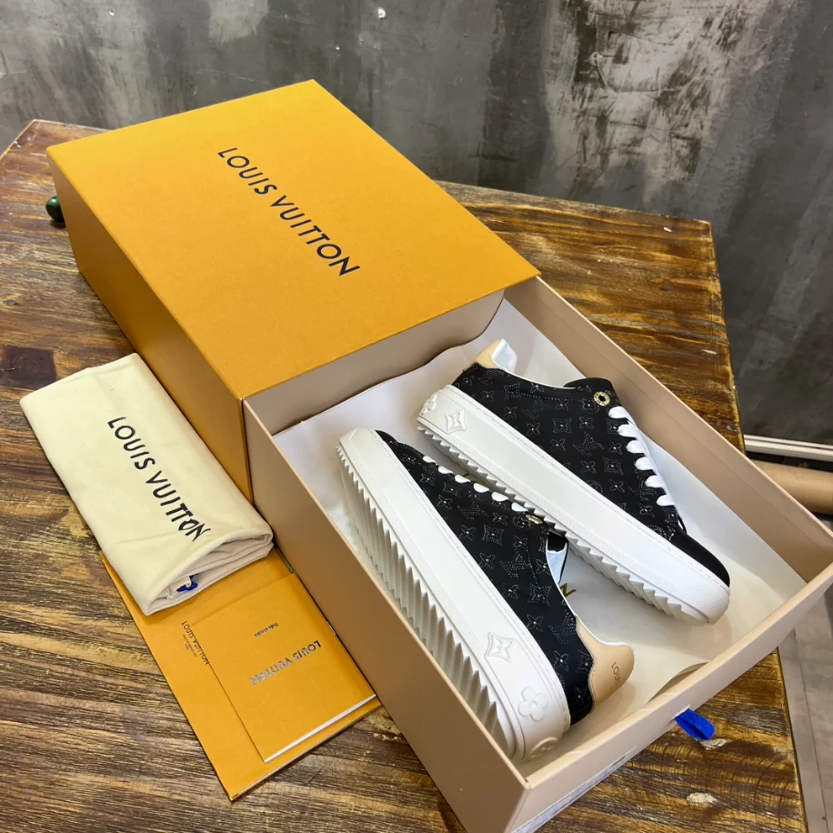 LV TIME OUT SNEAKER